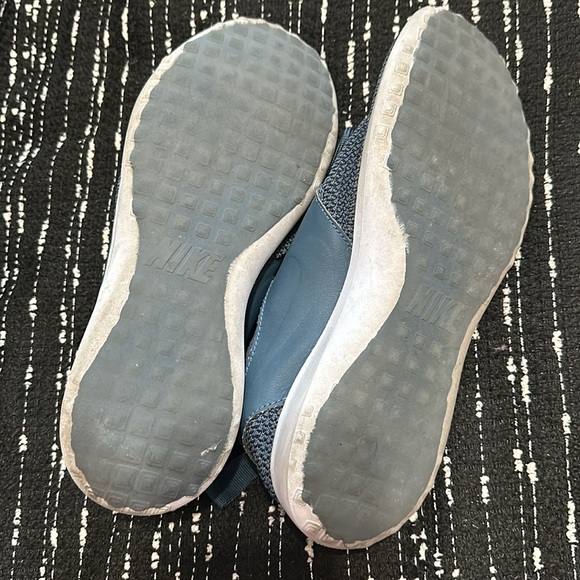 Nike slide on navy sneaker, size 10 - Picture 6 of 8